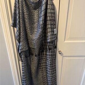 Cache Silver/Black Shawl/Scarf